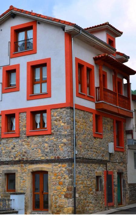 Apartamentos El Pigazu Cangas de Onis Bagian luar foto