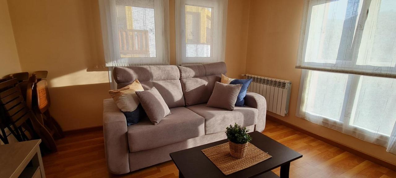 Apartamentos El Pigazu Cangas de Onis Bagian luar foto